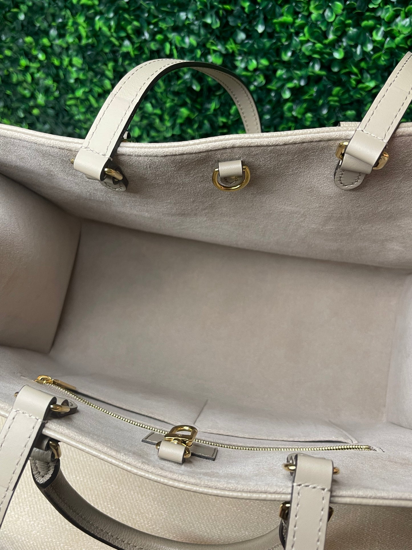 Louis Vuitton OnTheGo MM Dove/Cream