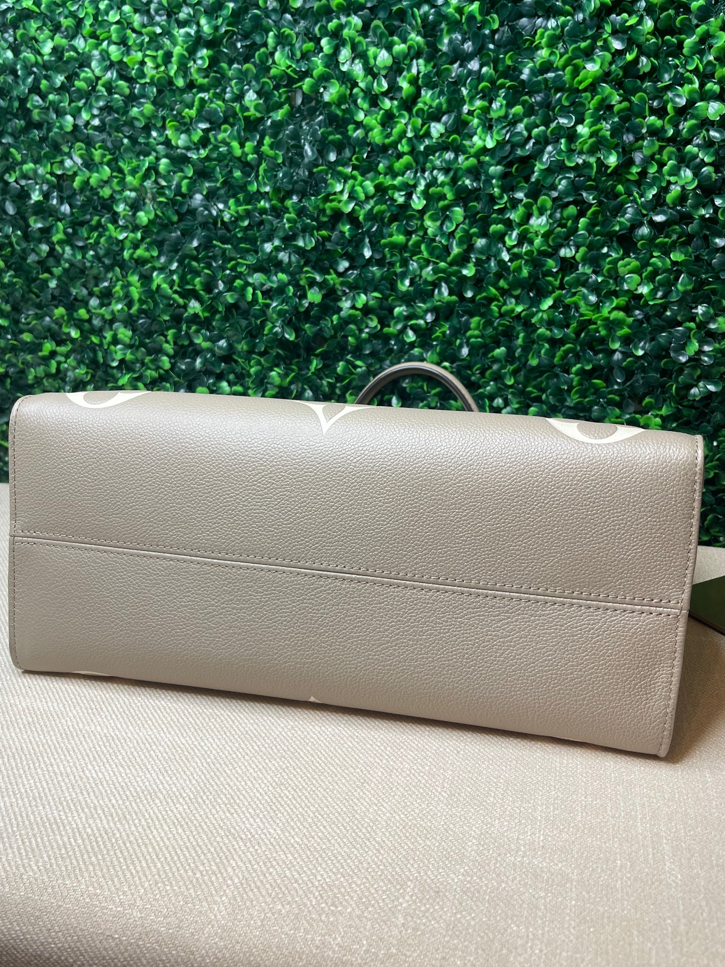Louis Vuitton OnTheGo MM Dove/Cream