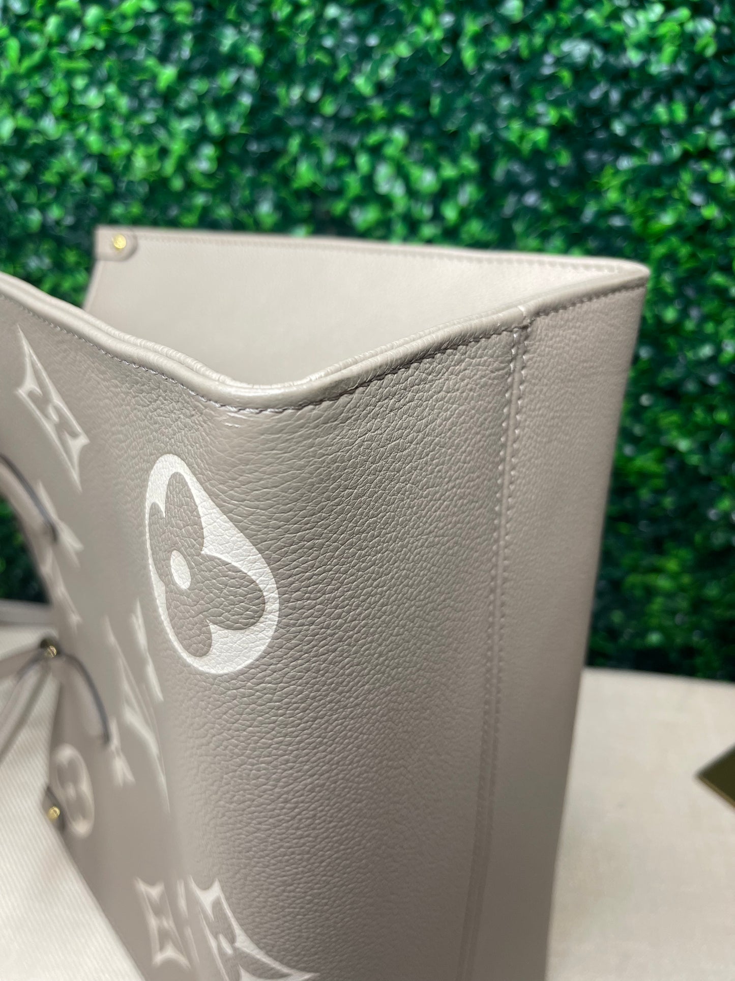 Louis Vuitton OnTheGo MM Dove/Cream