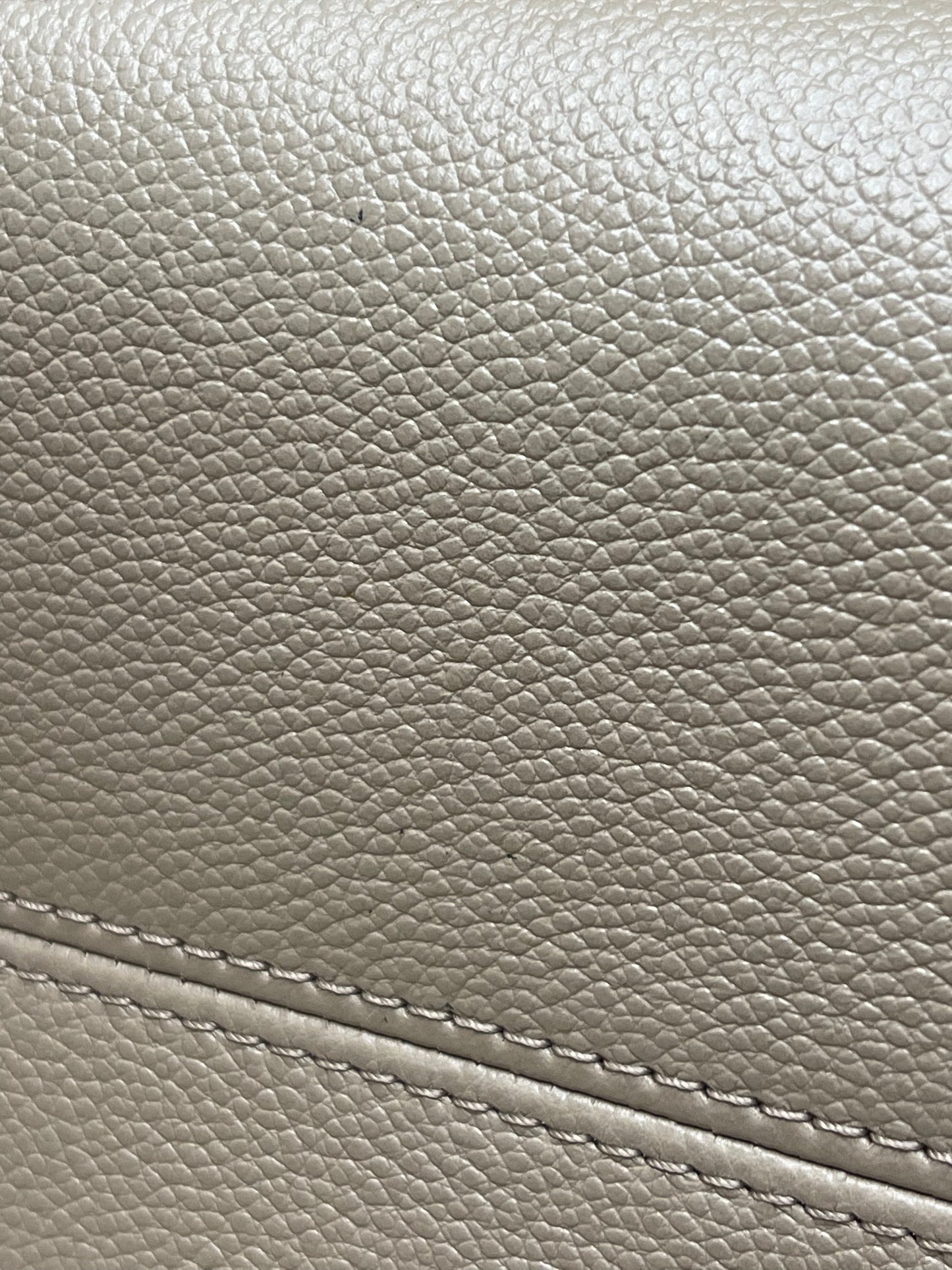 Louis Vuitton OnTheGo MM Dove/Cream