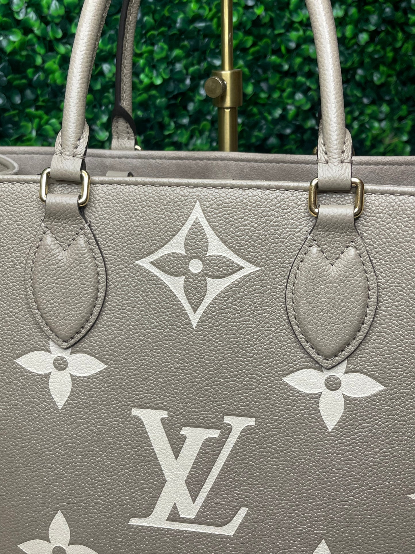 Louis Vuitton OnTheGo MM Dove/Cream