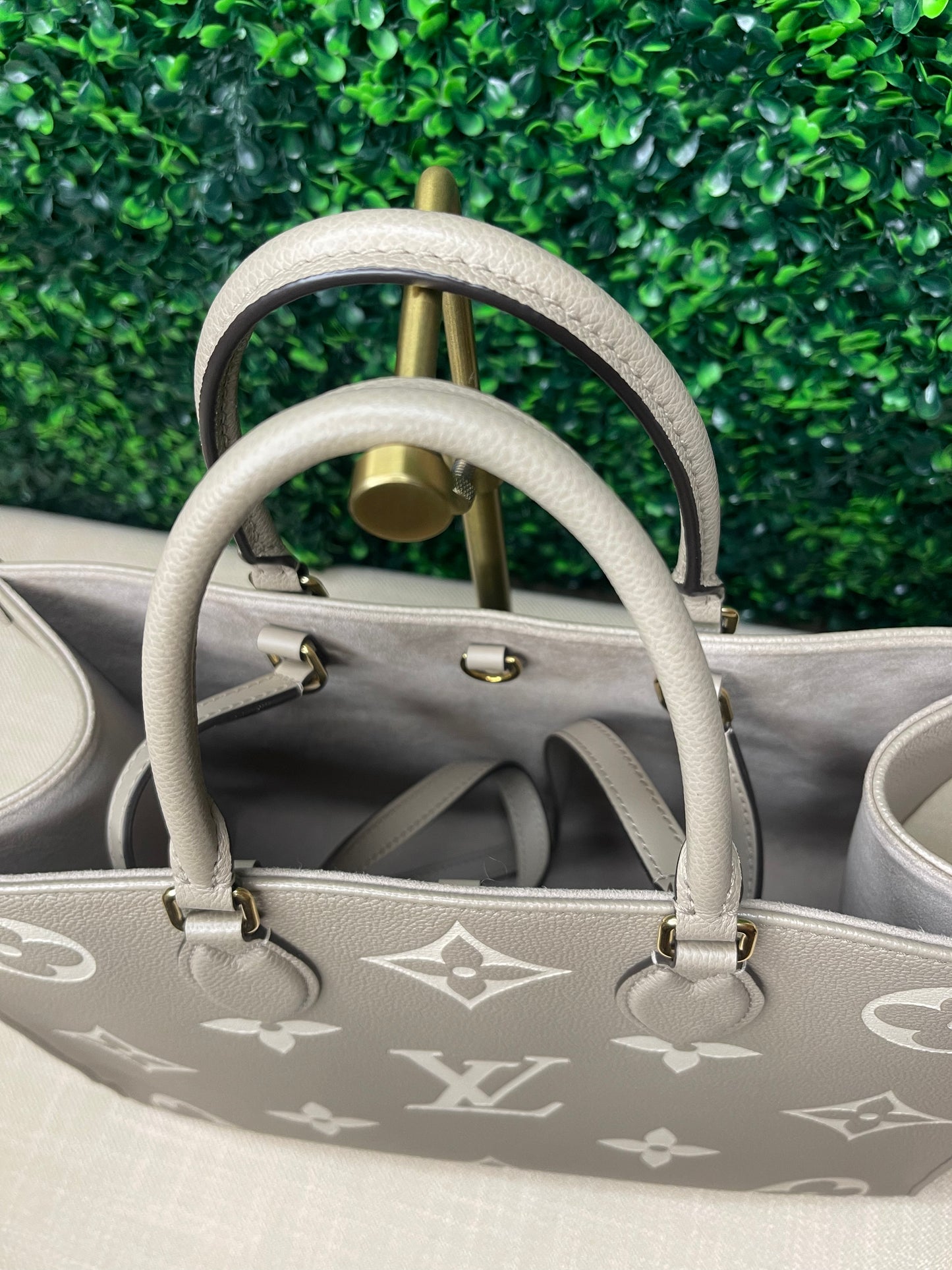 Louis Vuitton OnTheGo MM Dove/Cream