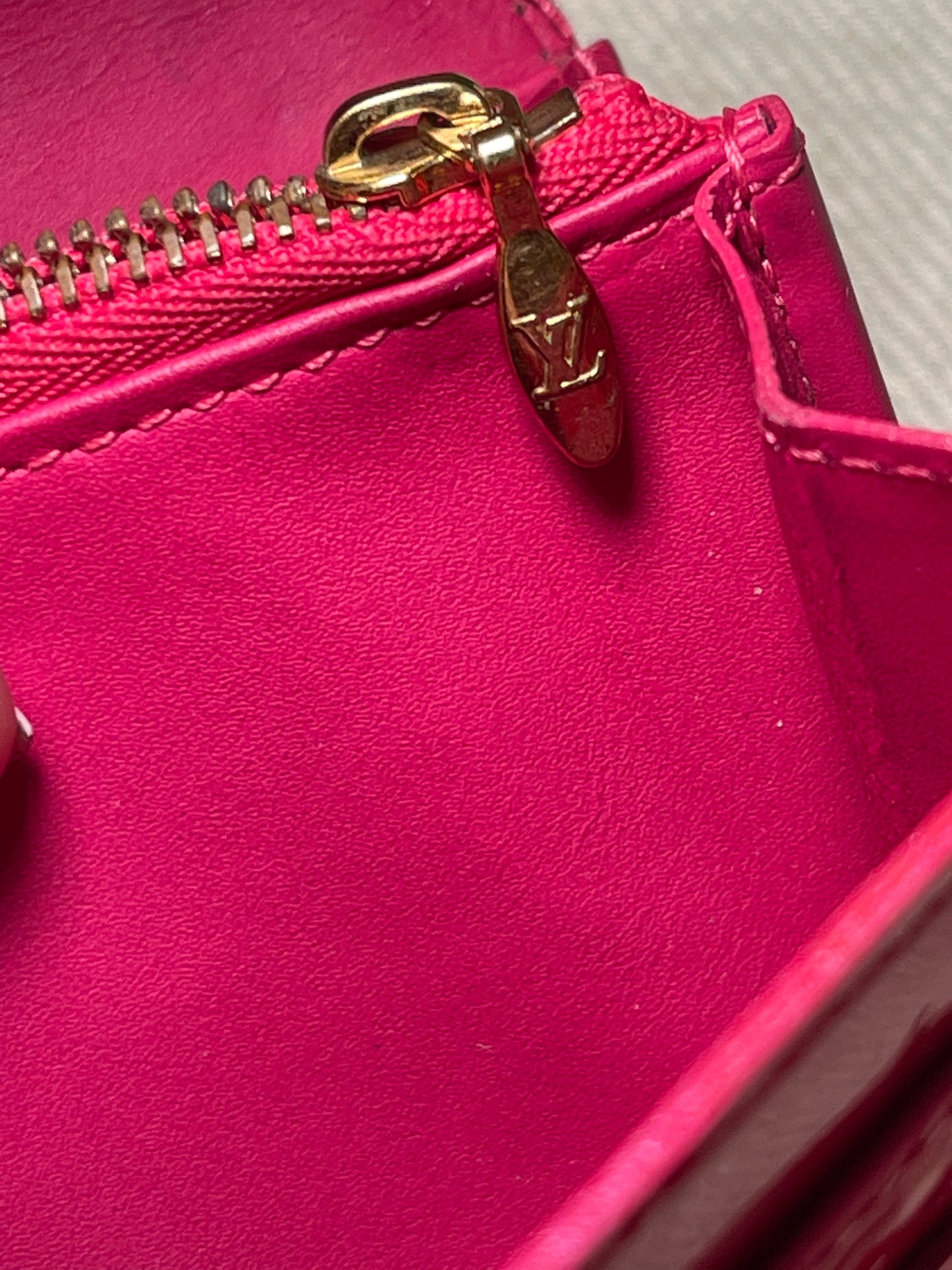 Louis Vuitton Pink Vernis Sarah Long Wallet