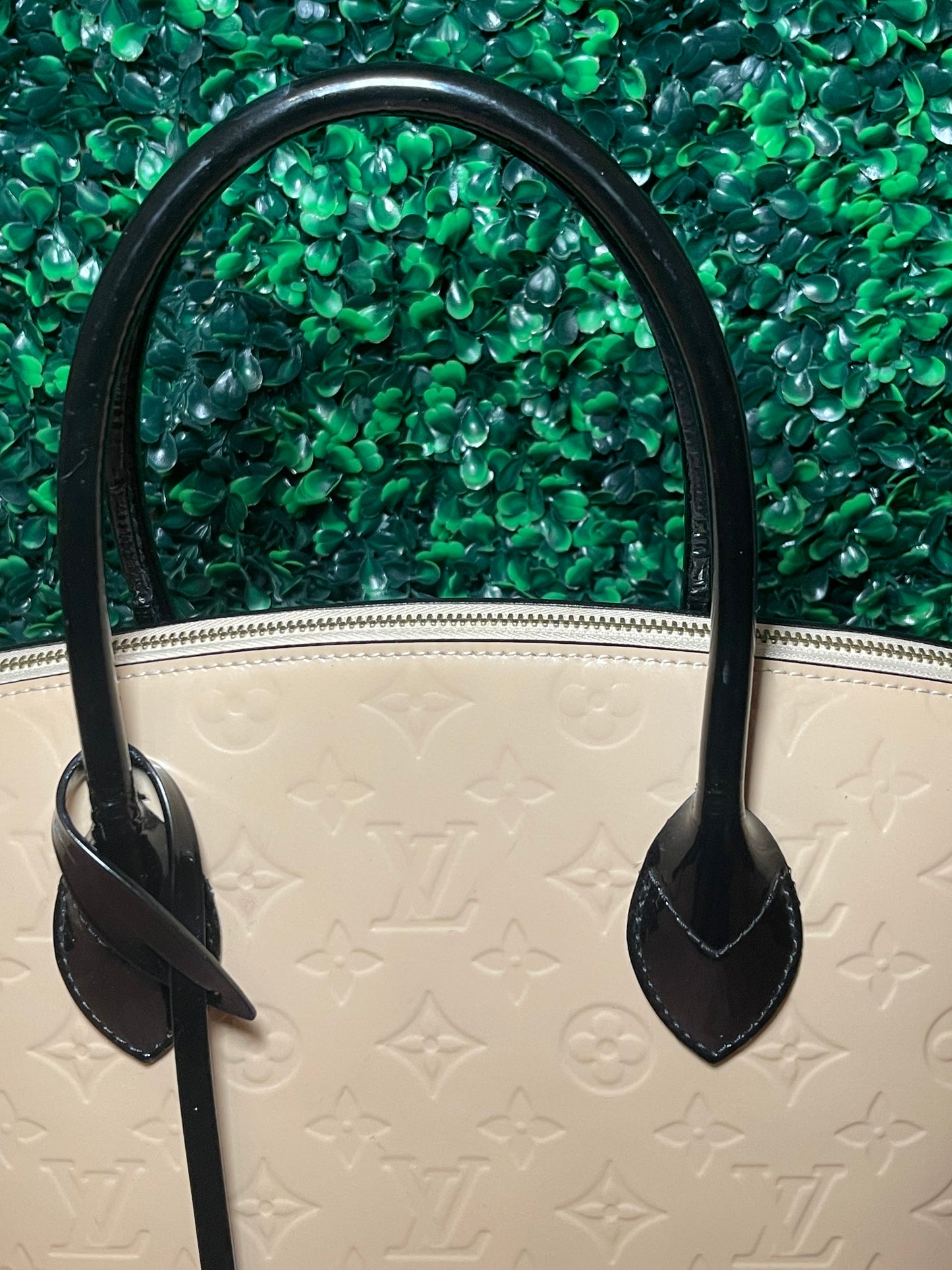 Louis Vuitton Beige/Black Vernis Lockit Handbag