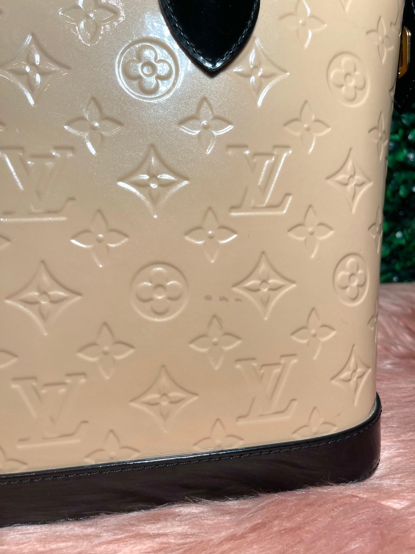 Louis Vuitton Beige/Black Vernis Lockit Handbag