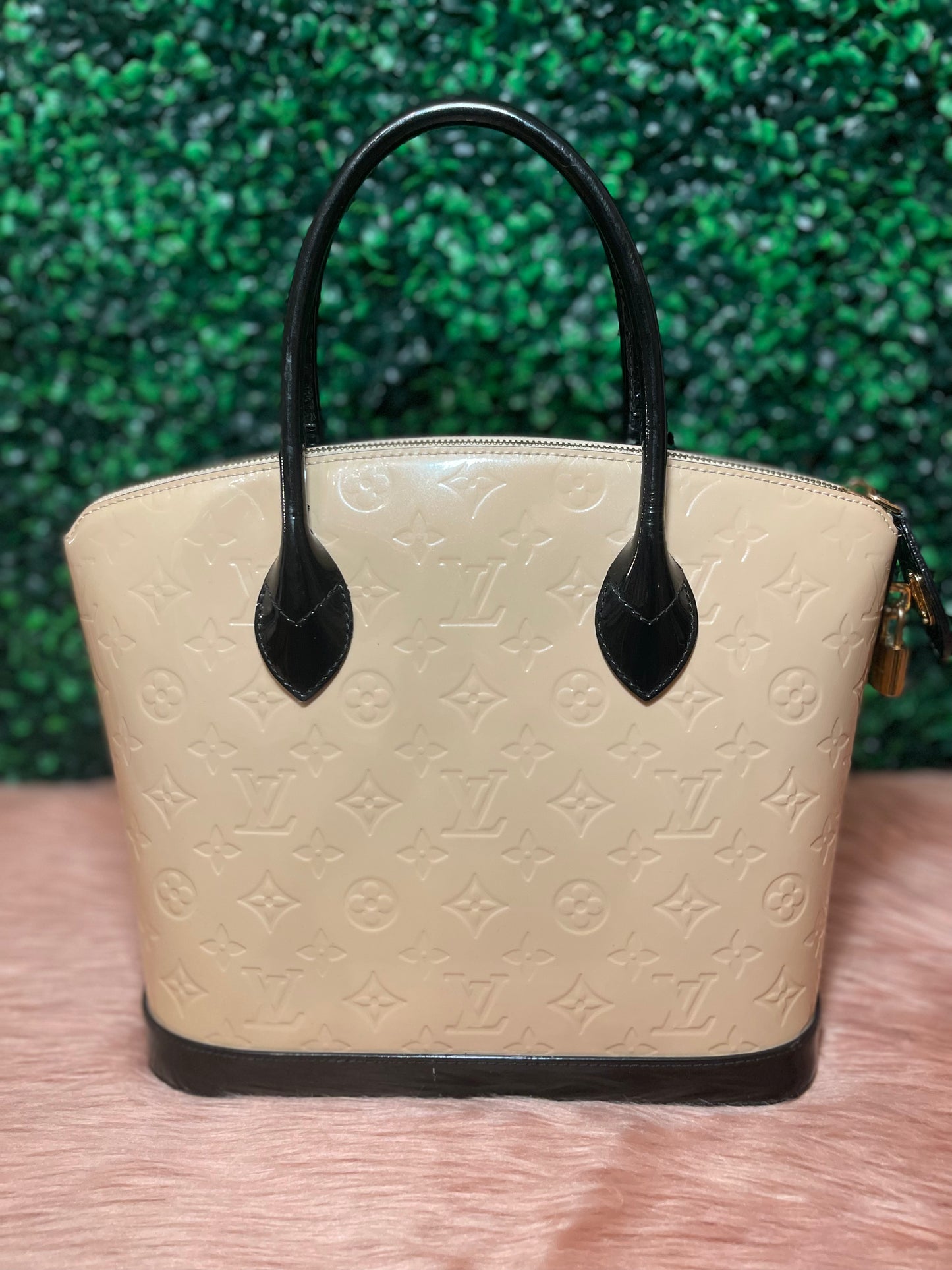 Louis Vuitton Beige/Black Vernis Lockit Handbag