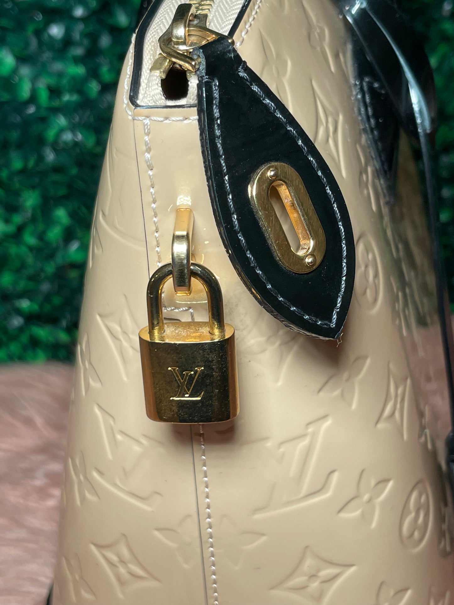 Louis Vuitton Beige/Black Vernis Lockit Handbag