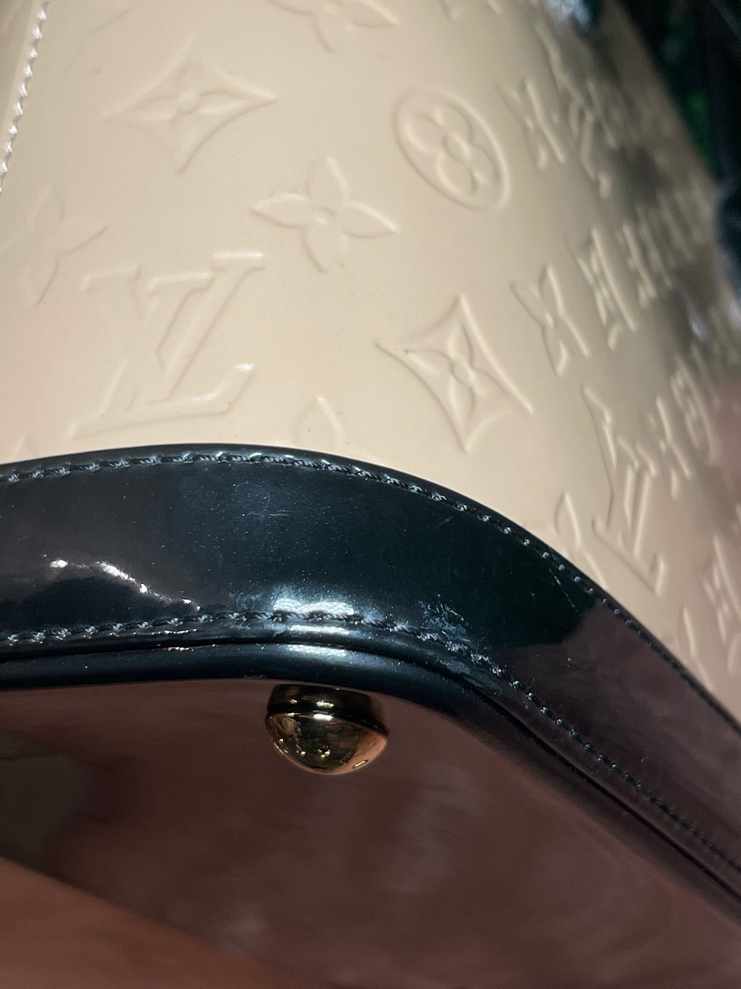 Louis Vuitton Beige/Black Vernis Lockit Handbag