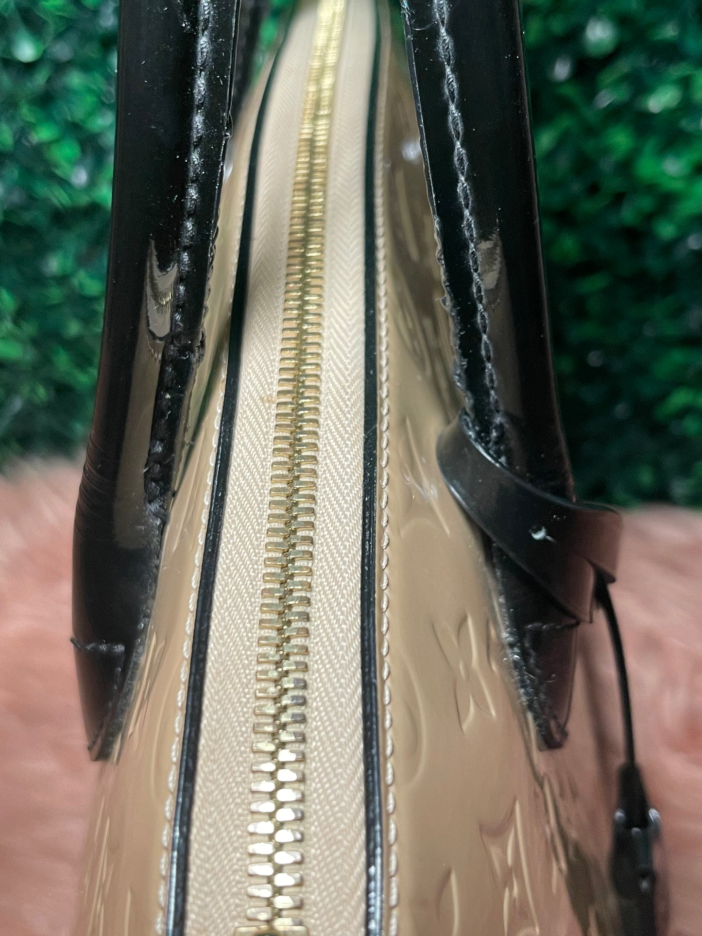 Louis Vuitton Beige/Black Vernis Lockit Handbag
