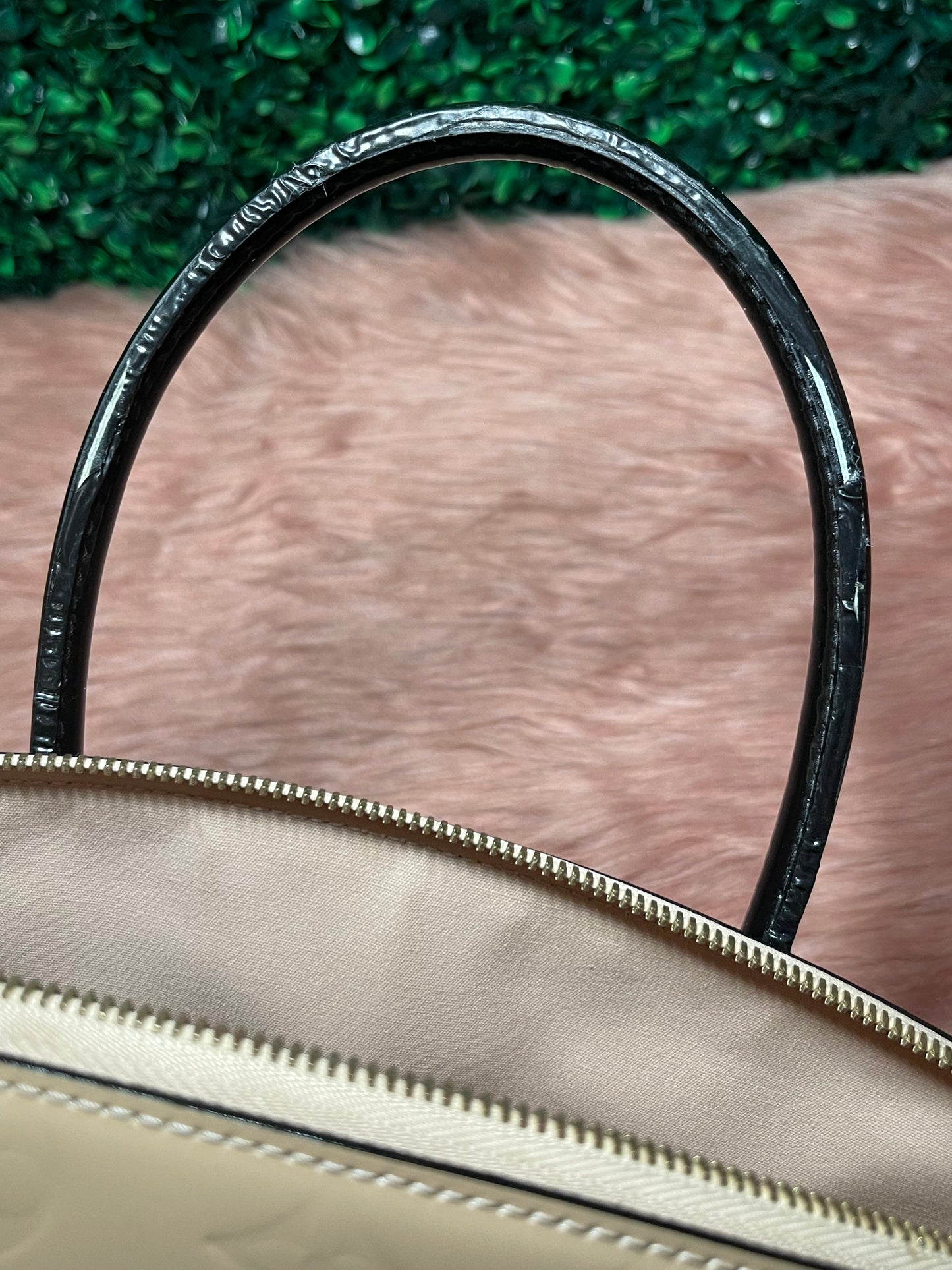 Louis Vuitton Beige/Black Vernis Lockit Handbag