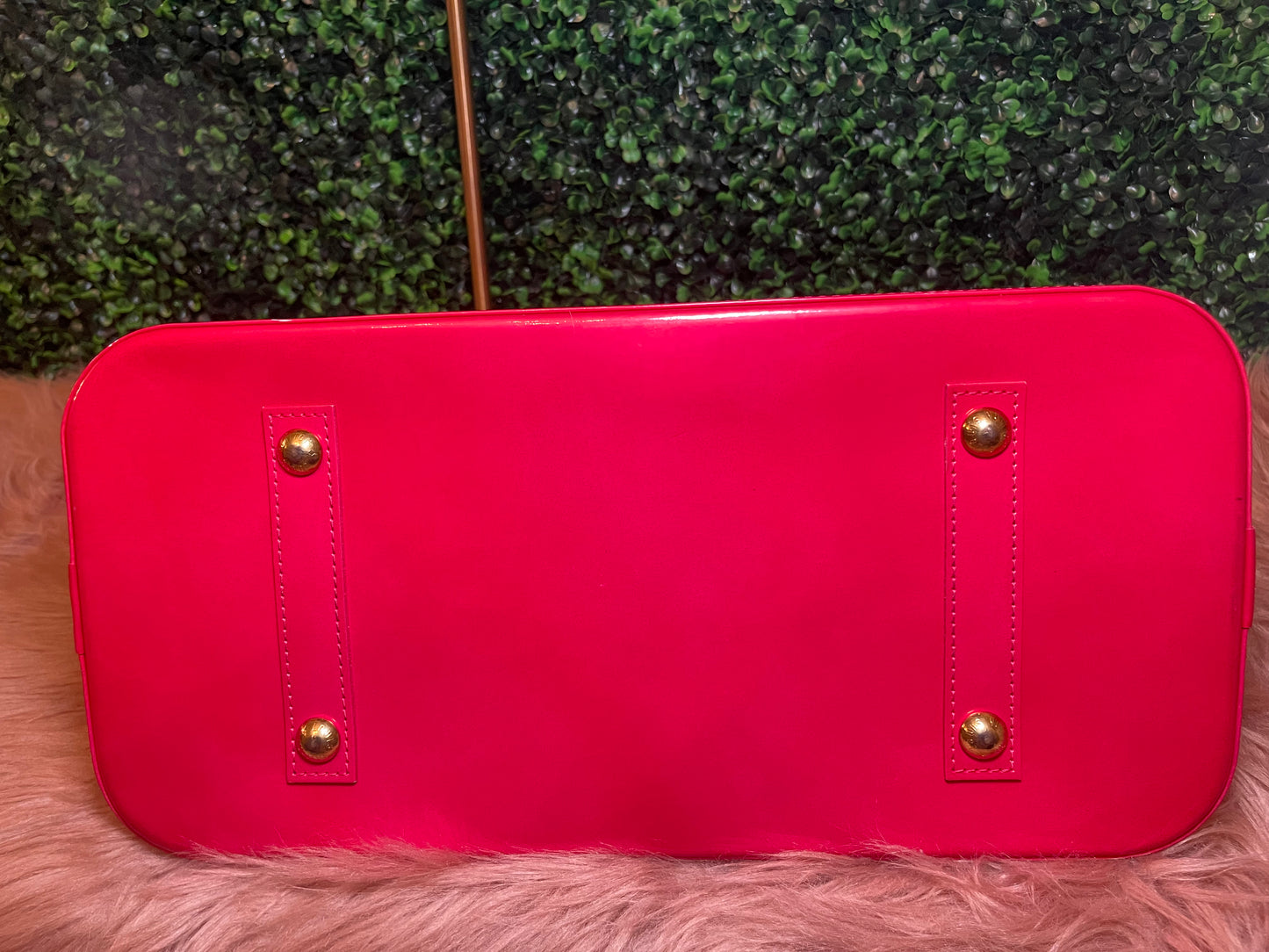 Louis Vuitton Pink Vernis Alma GM