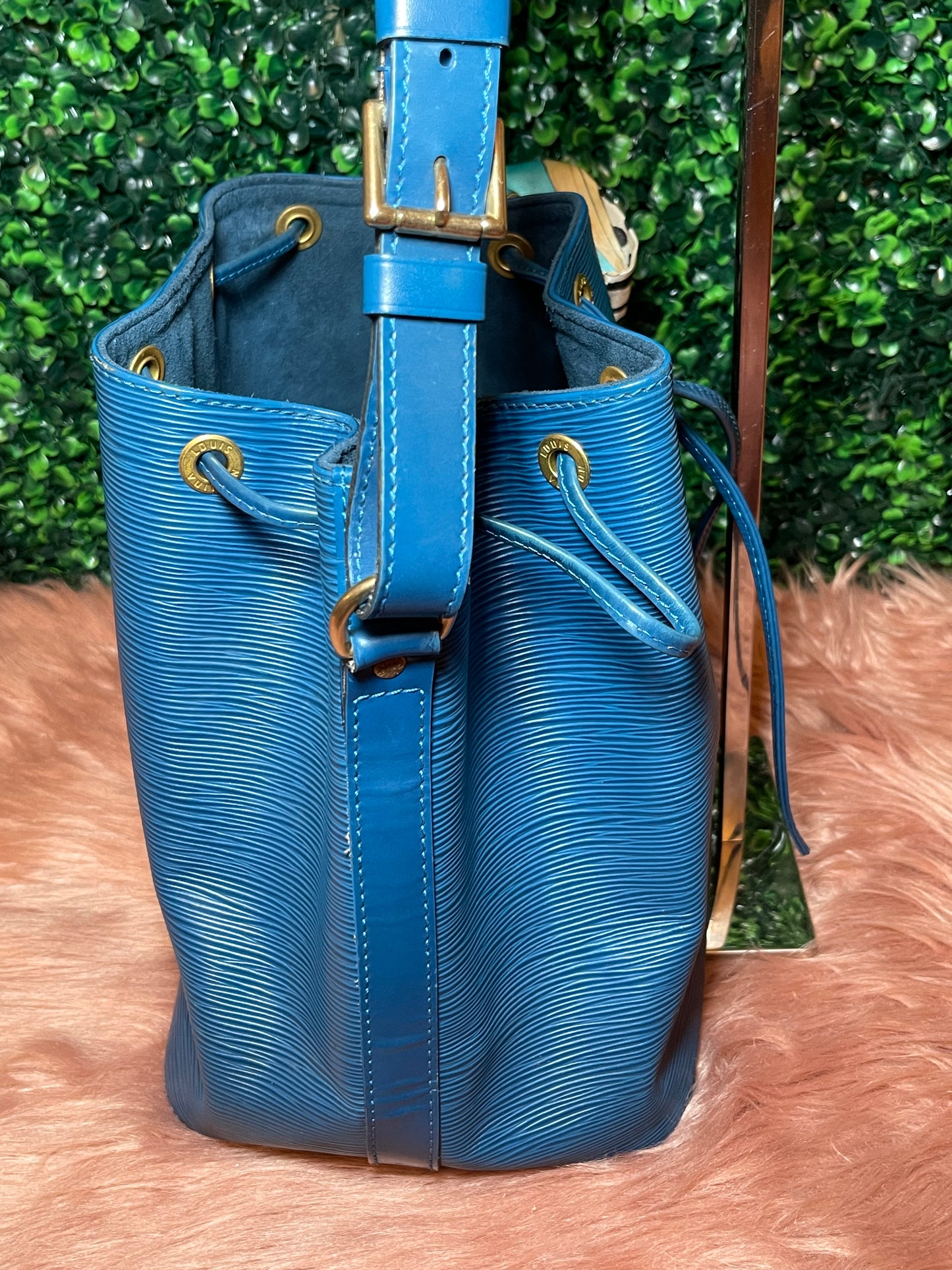 Louis Vuitton Blue Epi Leather Toledo Noe Petit Drawstring Hobo Bag