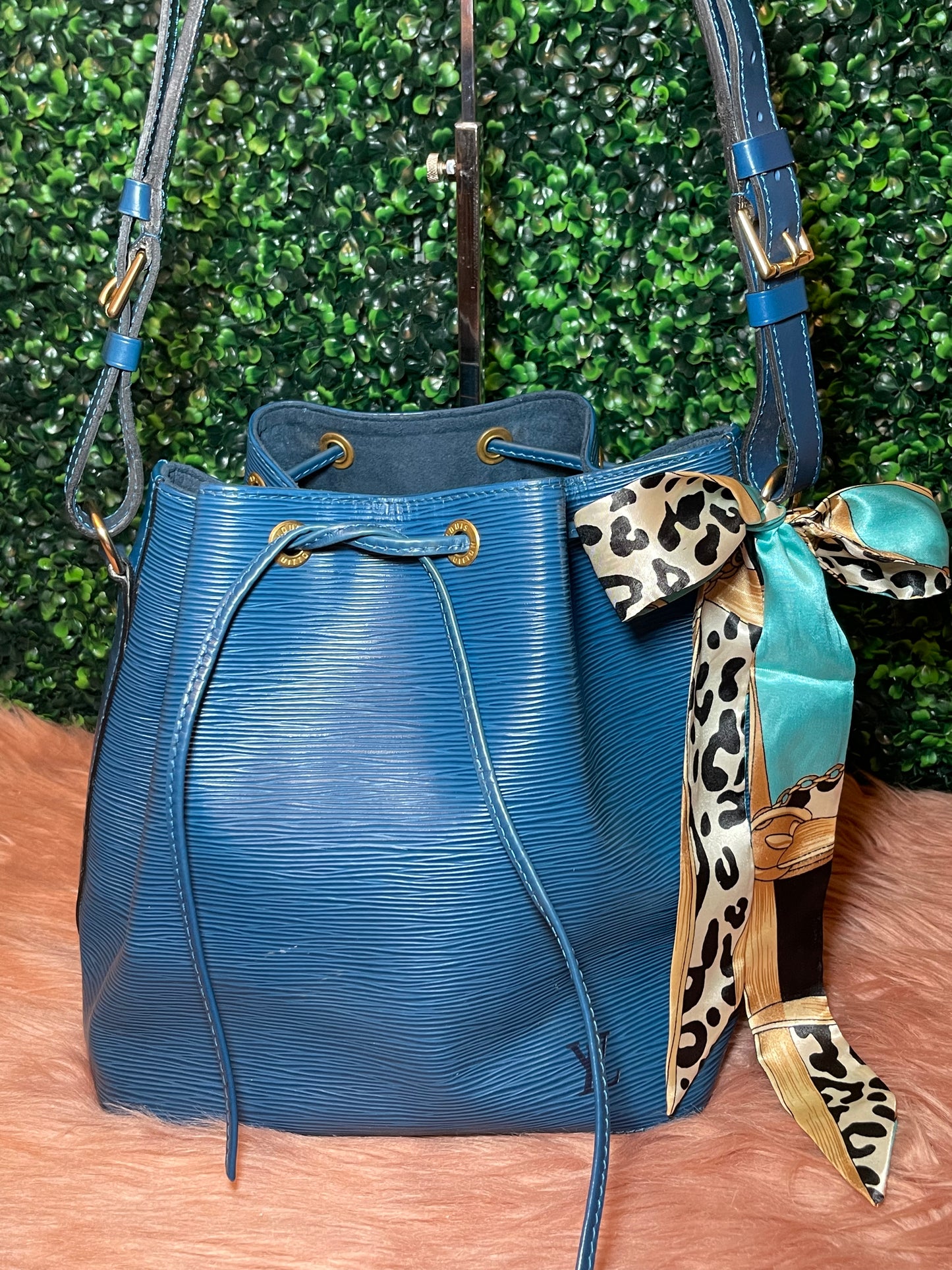 Louis Vuitton Blue Epi Leather Toledo Noe Petit Drawstring Hobo Bag