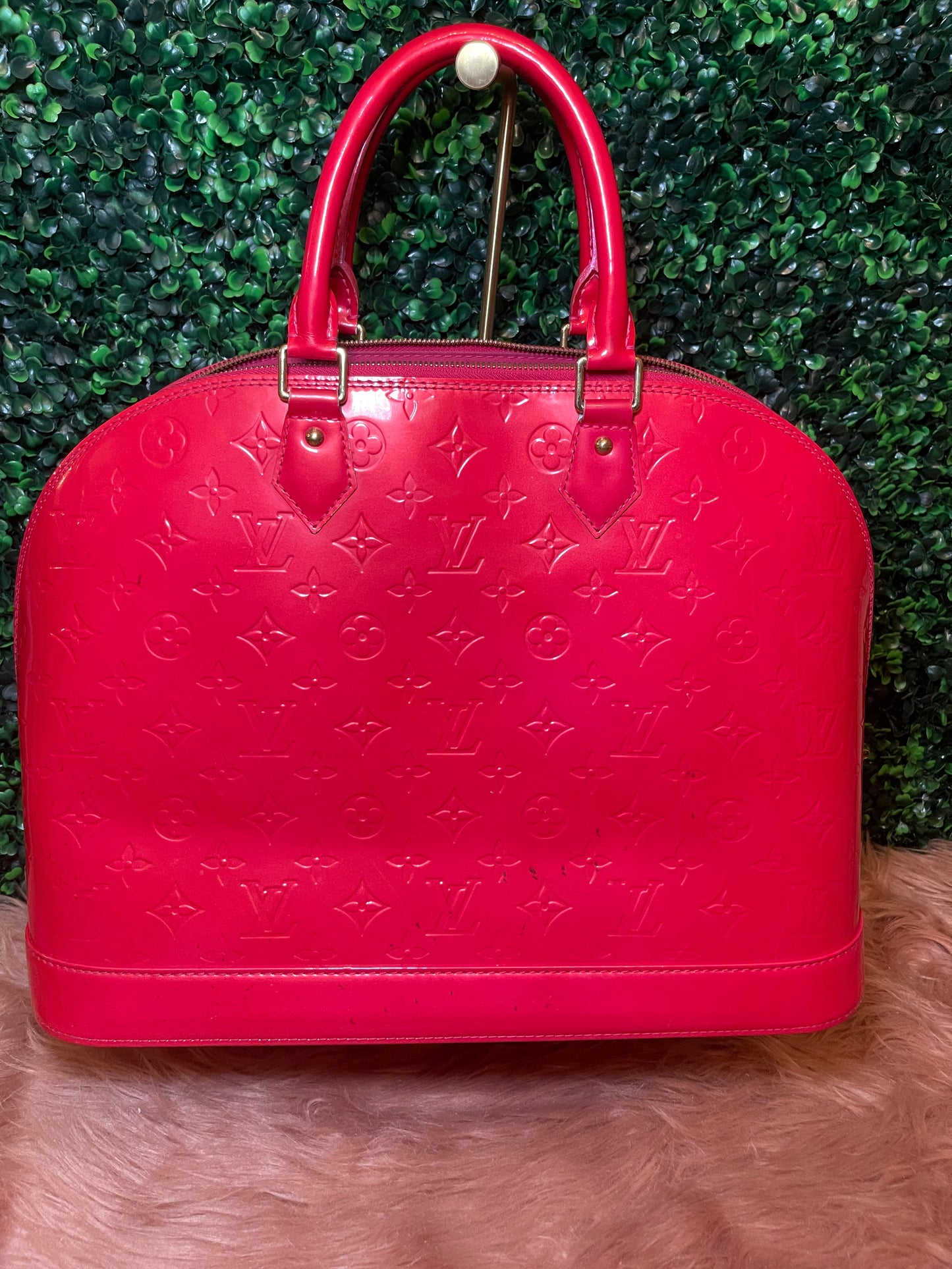 Louis Vuitton Pink Vernis Alma GM