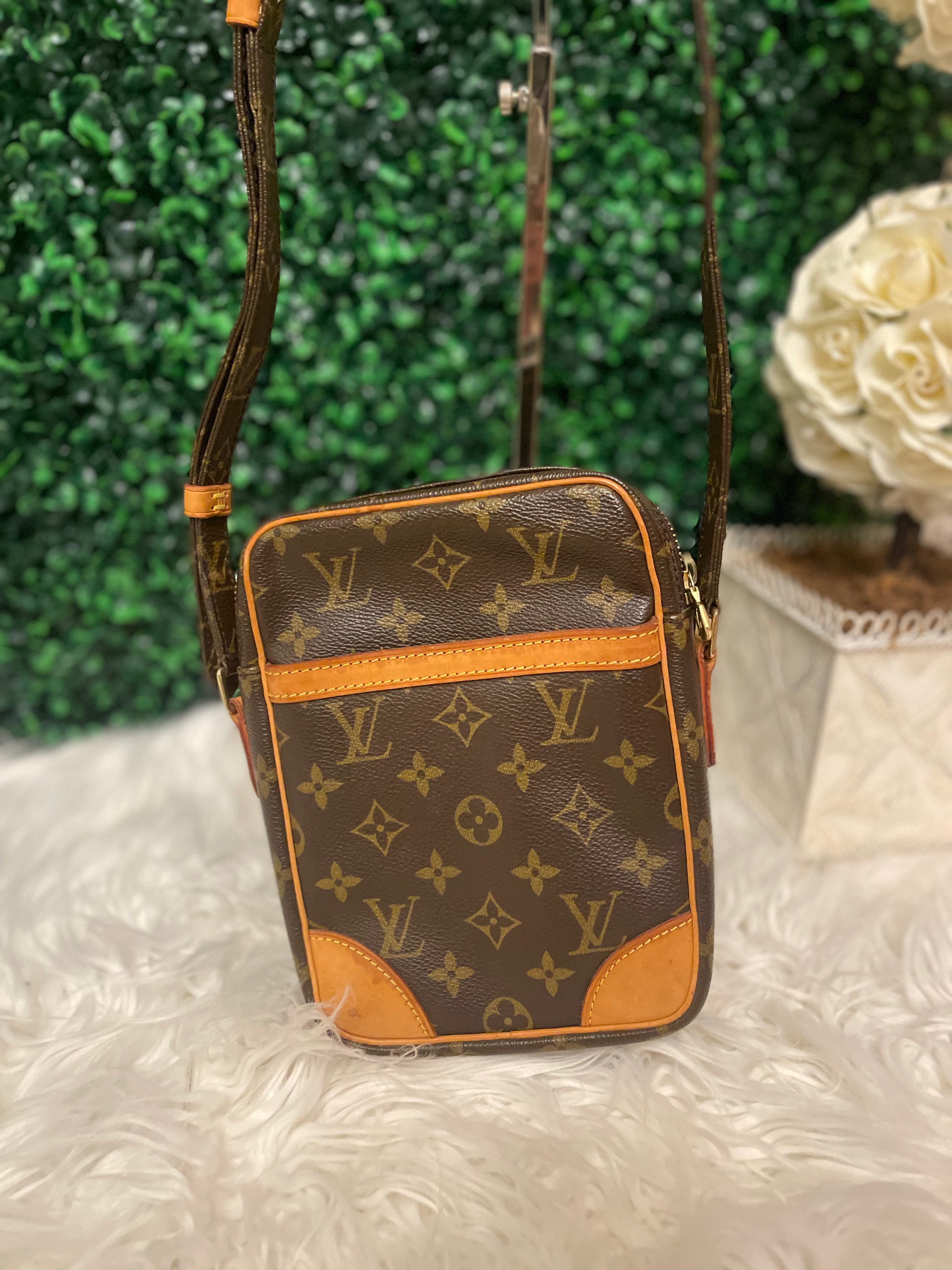 Louis Vuitton Danube Crossbody Lady Luxe Collection