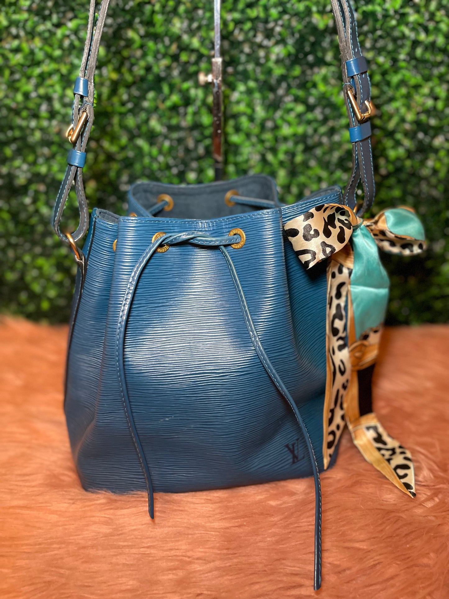 Louis Vuitton Blue Epi Leather Toledo Noe Petit Drawstring Hobo Bag