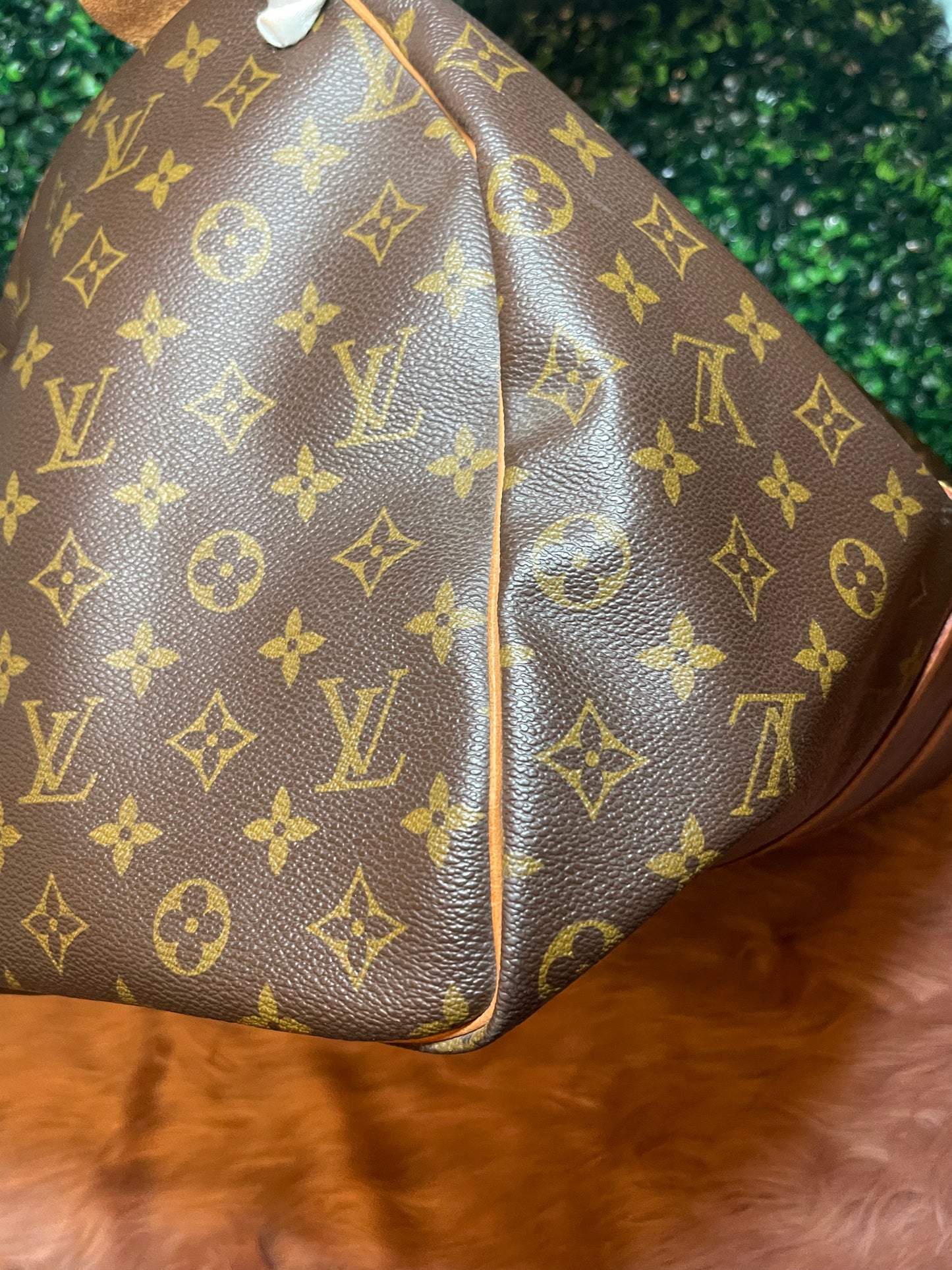 Louis Vuitton Monogram Keepall 50