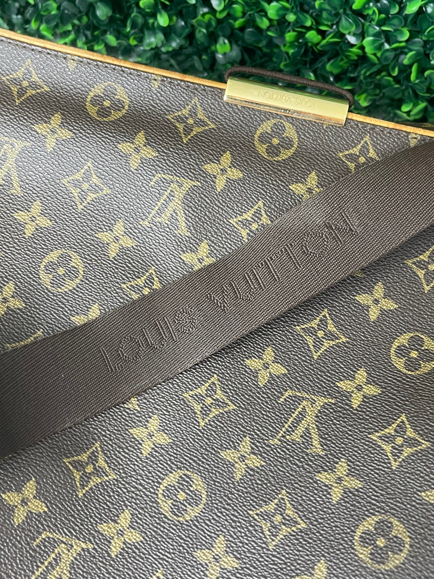 Louis Vuitton Abbesses Messenger Bag