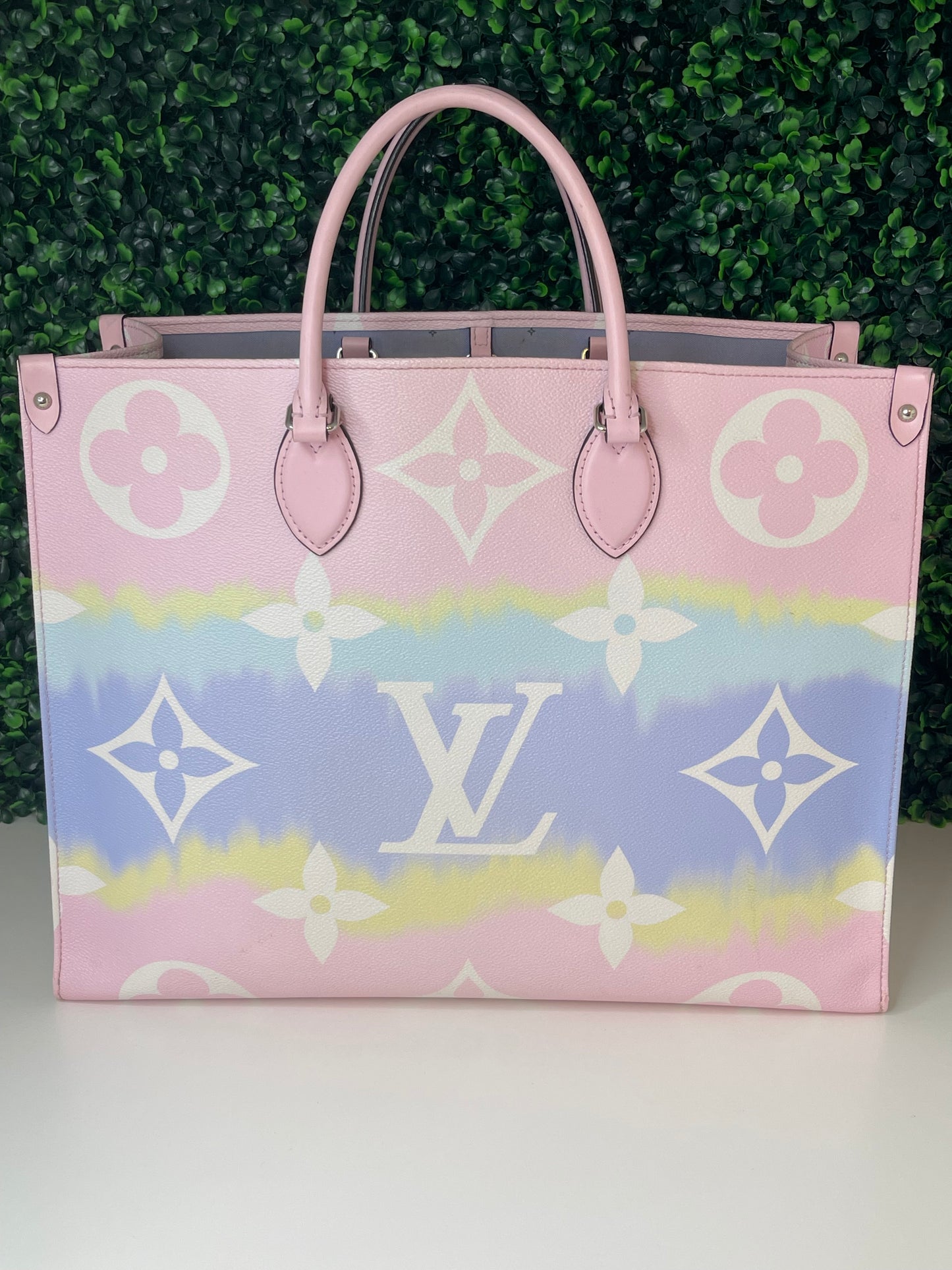 Louis Vuitton|Limited Edition OnTheGo GM | Escale Pastel