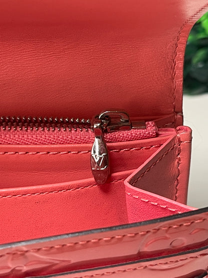 Interior LV silver zipper pull of a pink glossy preowned Louis Vuitton long wallet with vernis leather. 
