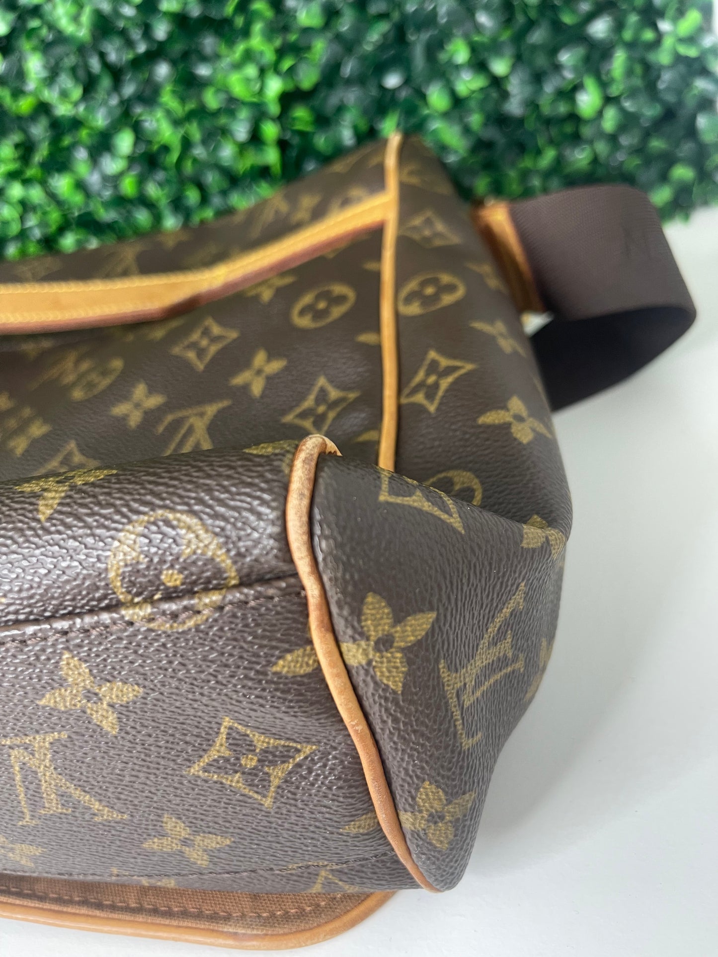 Louis Vuitton Abbesses Messenger Bag