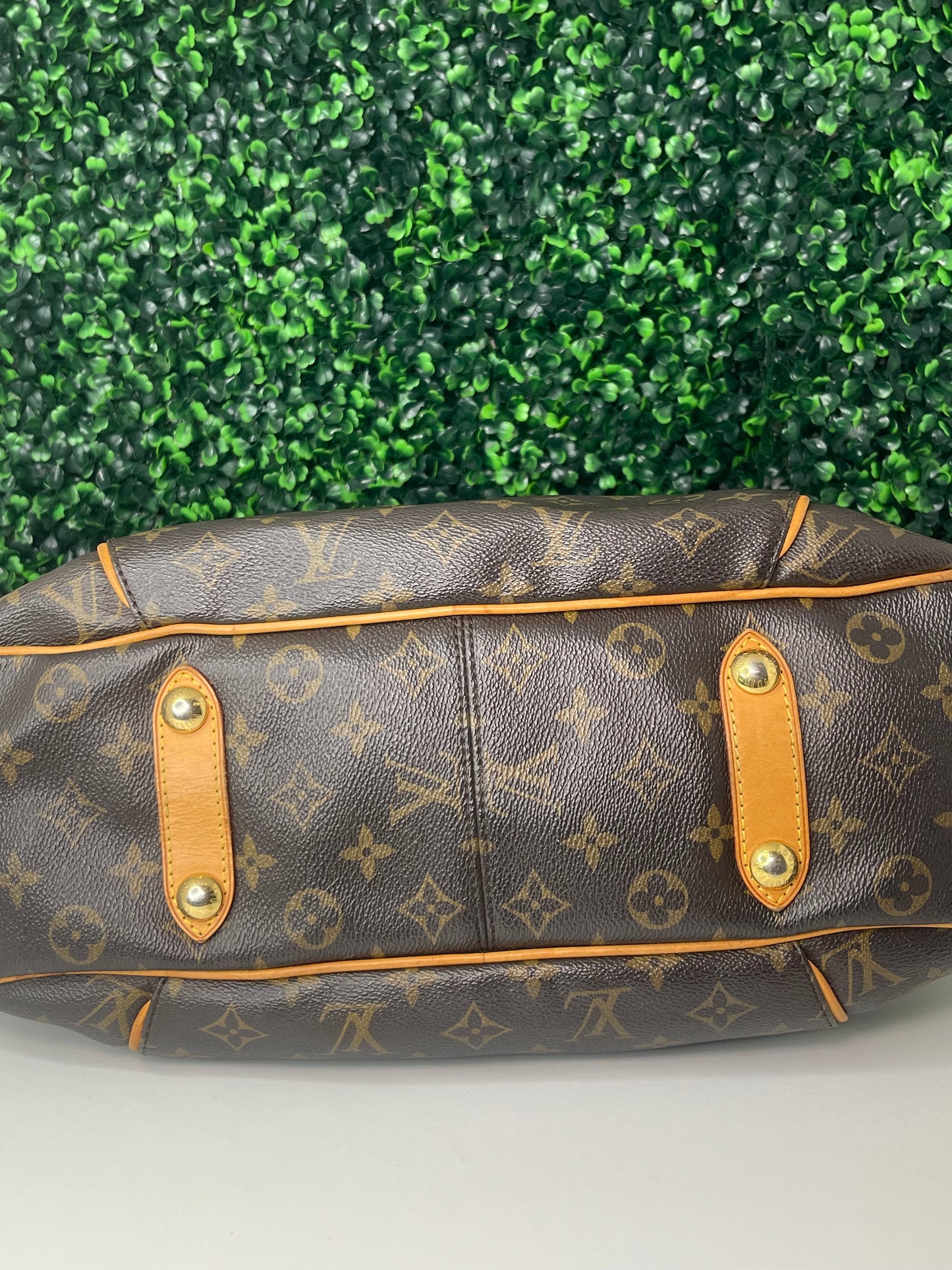 Preowned Louis Vuitton Galliera PM