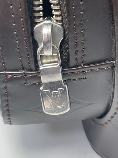 Zipper pull of brown handbag 