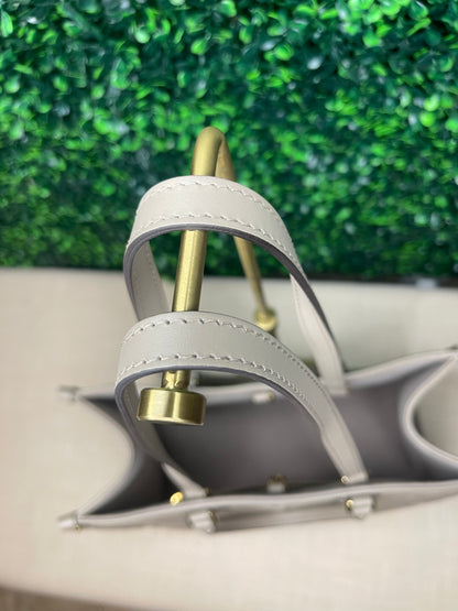 Preowned Louis Vuitton OnTheGo MM Dove/Cream