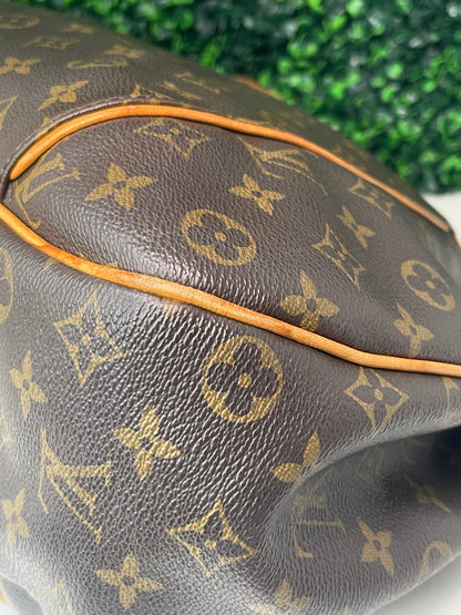 Bottom corner of exterior brown monogram Preowned Louis Vuitton Galliera PM.