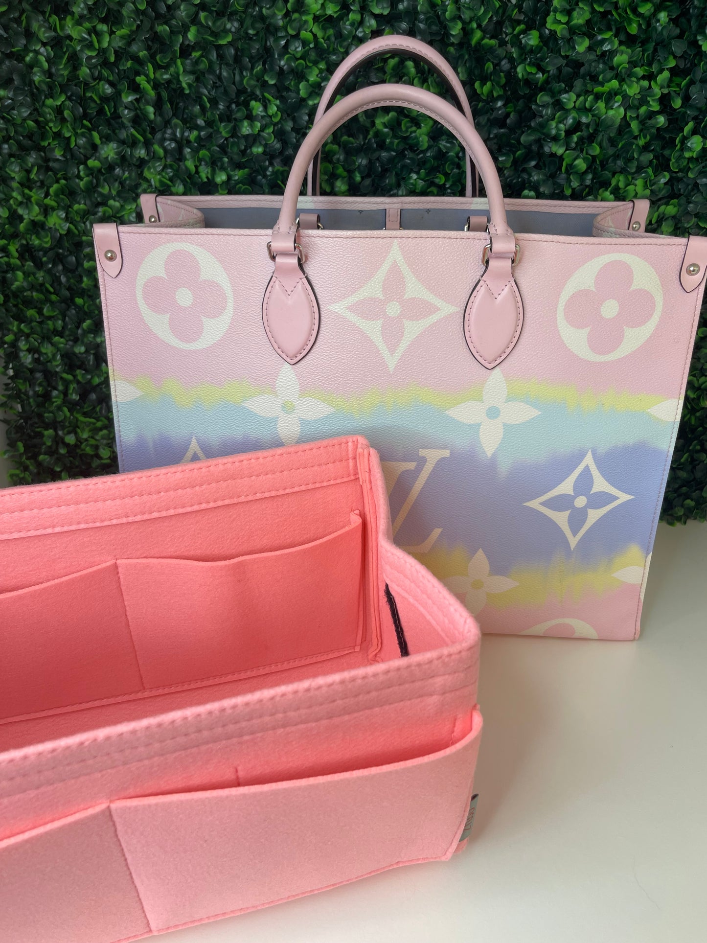 Louis Vuitton|Limited Edition OnTheGo GM | Escale Pastel