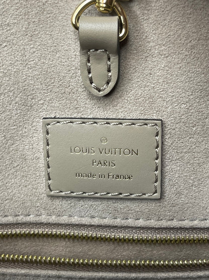 Preowned Louis Vuitton OnTheGo MM Dove/Cream