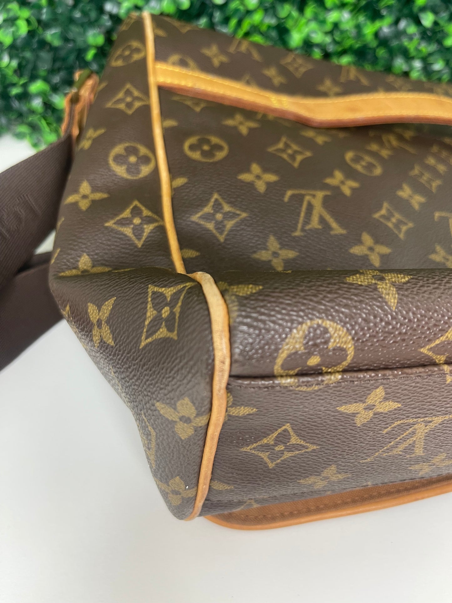 Louis Vuitton Abbesses Messenger Bag