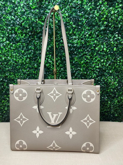 Preowned Louis Vuitton OnTheGo MM Dove/Cream