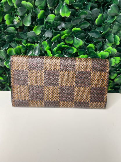 Back view of a preowned Louis Vuitton Damier Ebene Multicles 4 Key Holder with brown damier canvas.