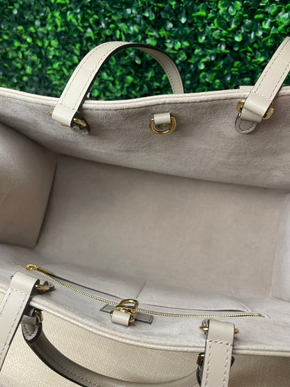 Preowned Louis Vuitton OnTheGo MM Dove/Cream