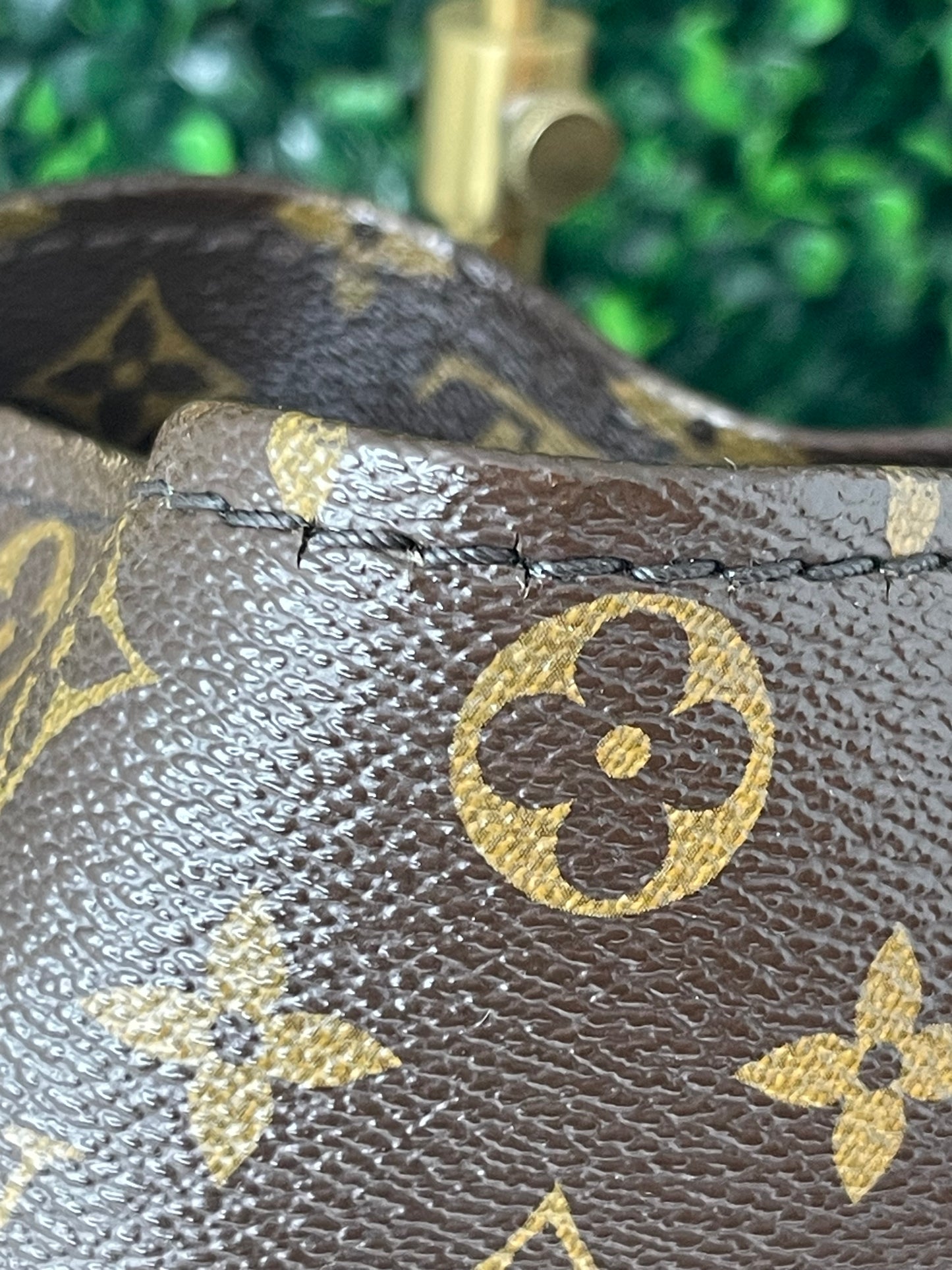 Preowned Louis Vuitton Monogram Artsy MM