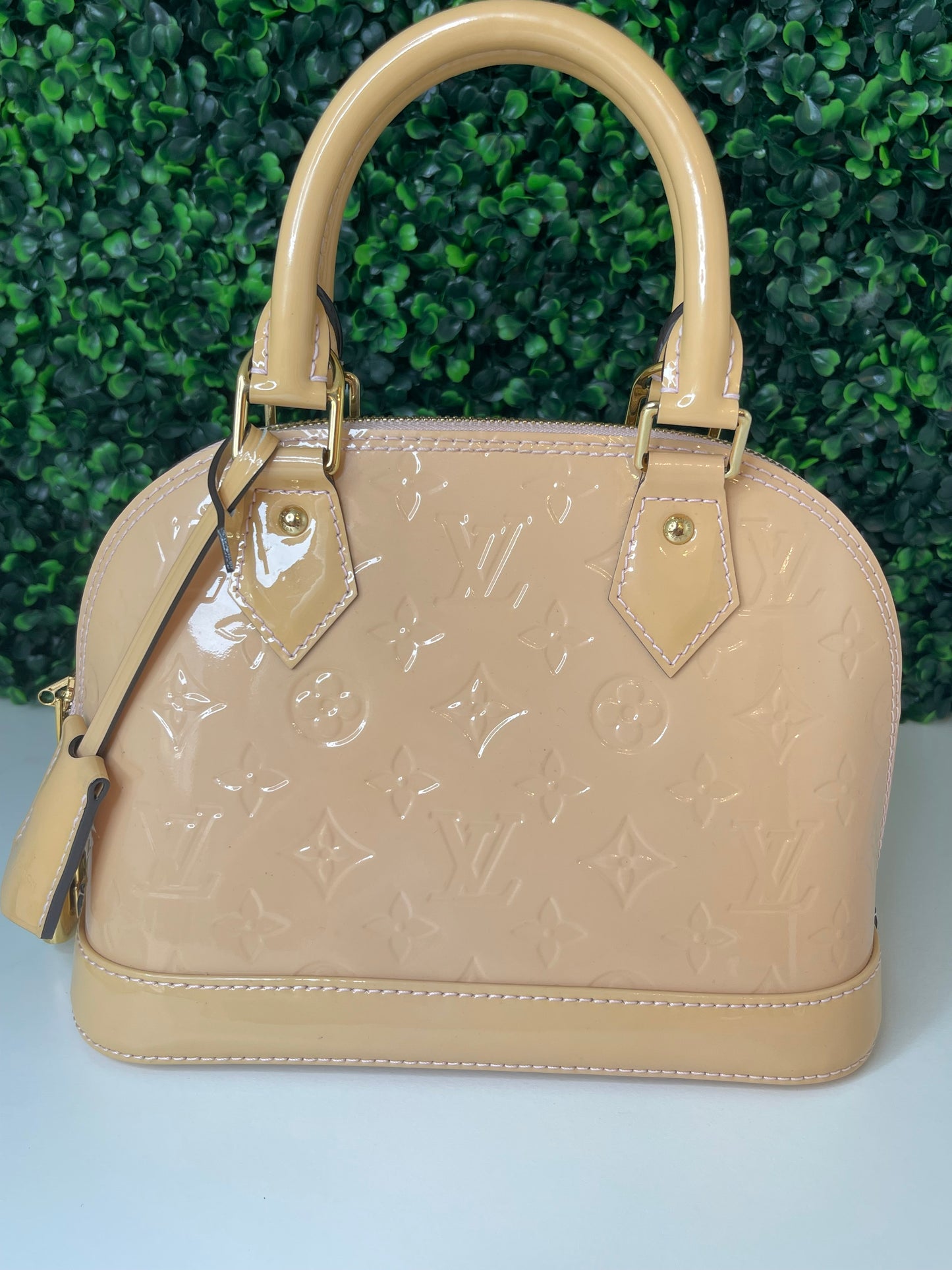 Preowned Louis Vuitton Rose Angelique Monogram Vernis Alma BB Bag