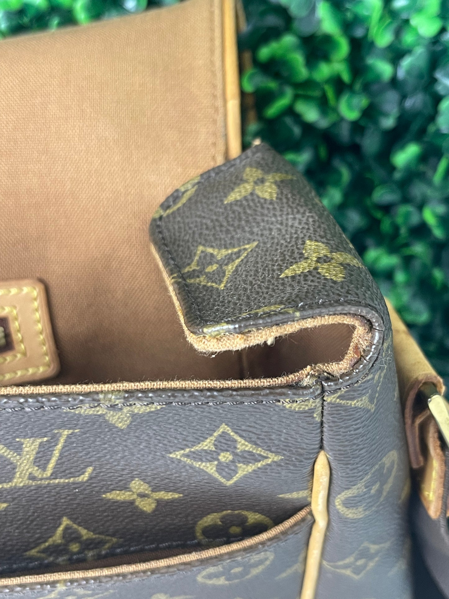 Louis Vuitton Abbesses Messenger Bag