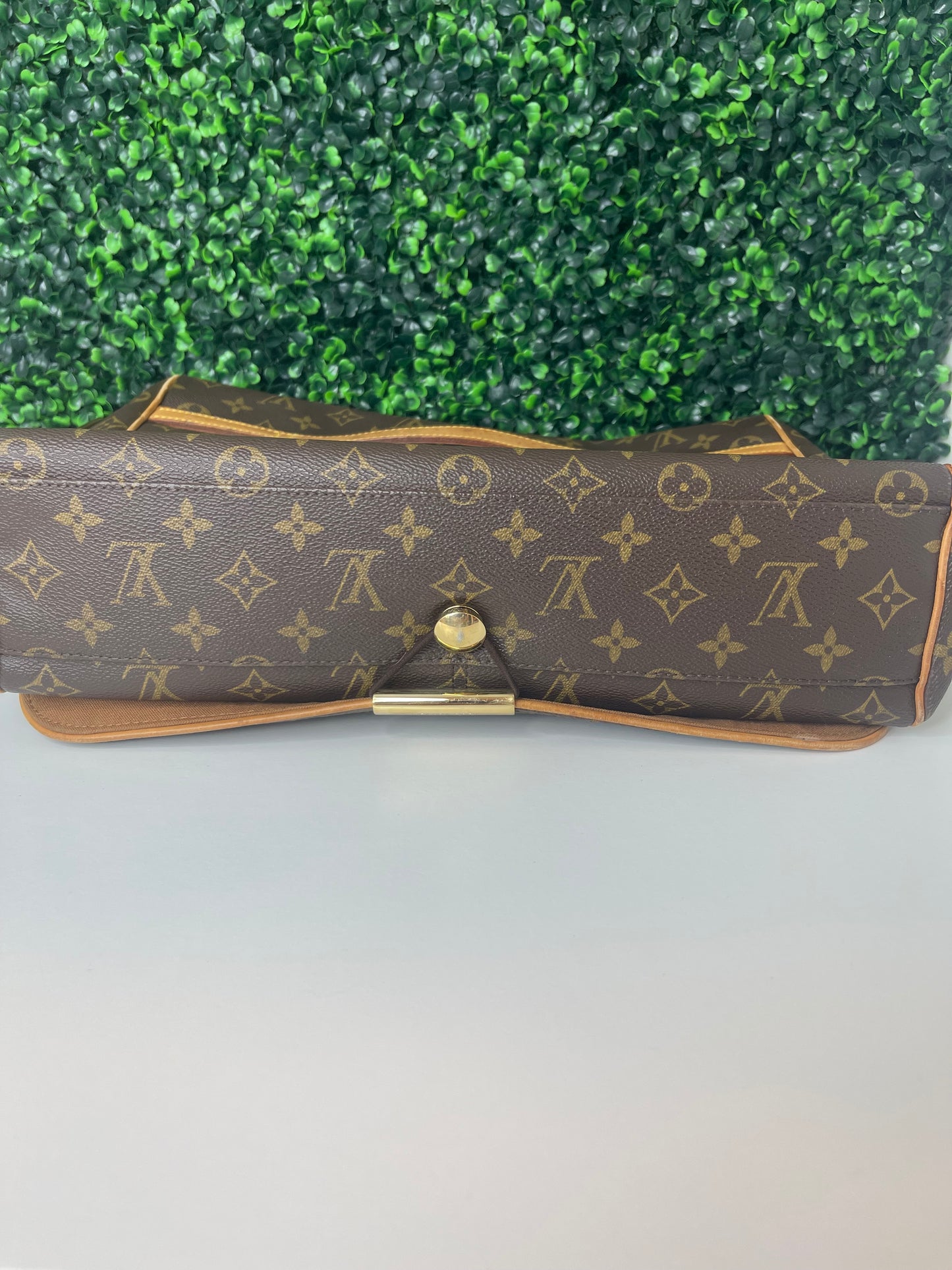 Louis Vuitton Abbesses Messenger Bag