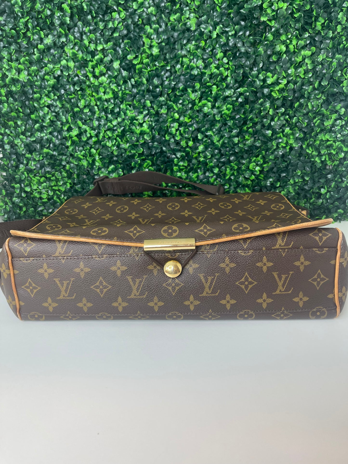 Louis Vuitton Abbesses Messenger Bag