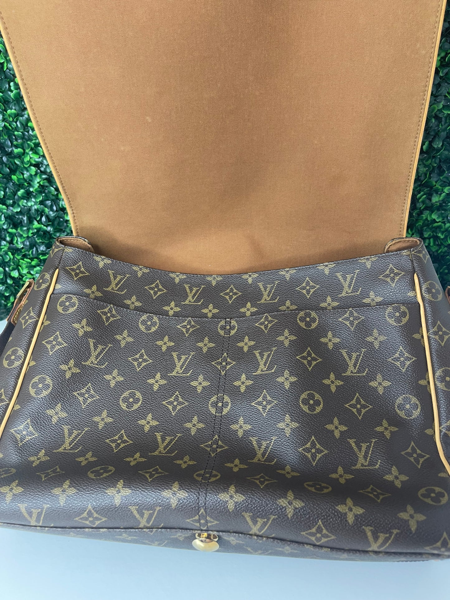 Louis Vuitton Abbesses Messenger Bag