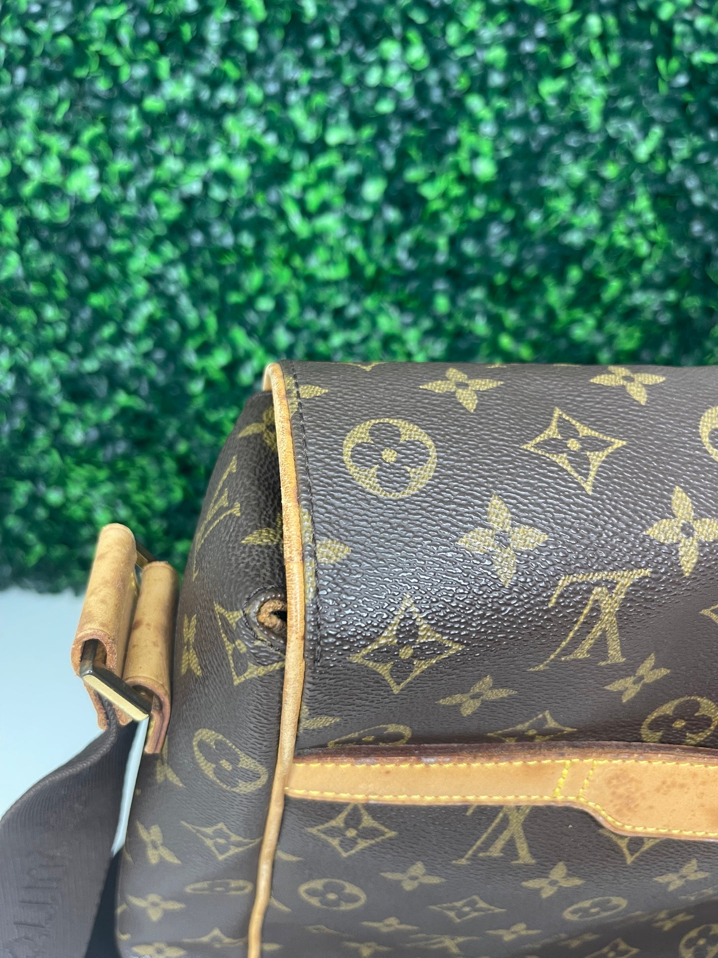 Louis Vuitton Abbesses Messenger Bag