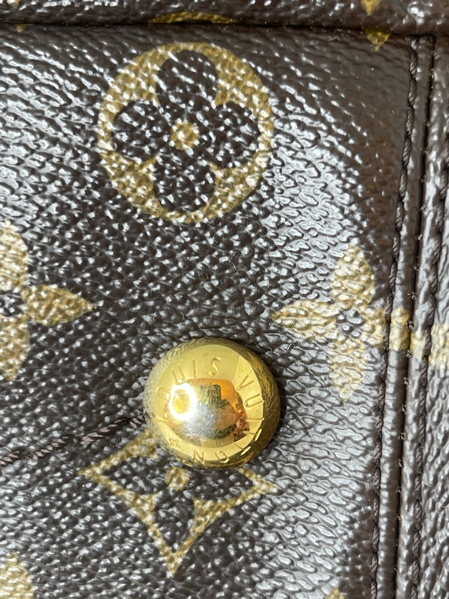 Preowned Louis Vuitton Monogram Artsy MM