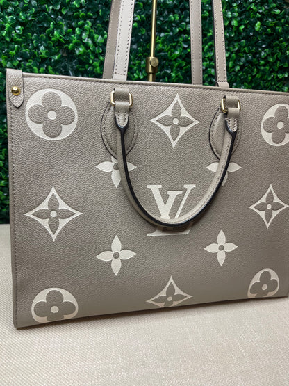 Preowned Louis Vuitton OnTheGo MM Dove/Cream