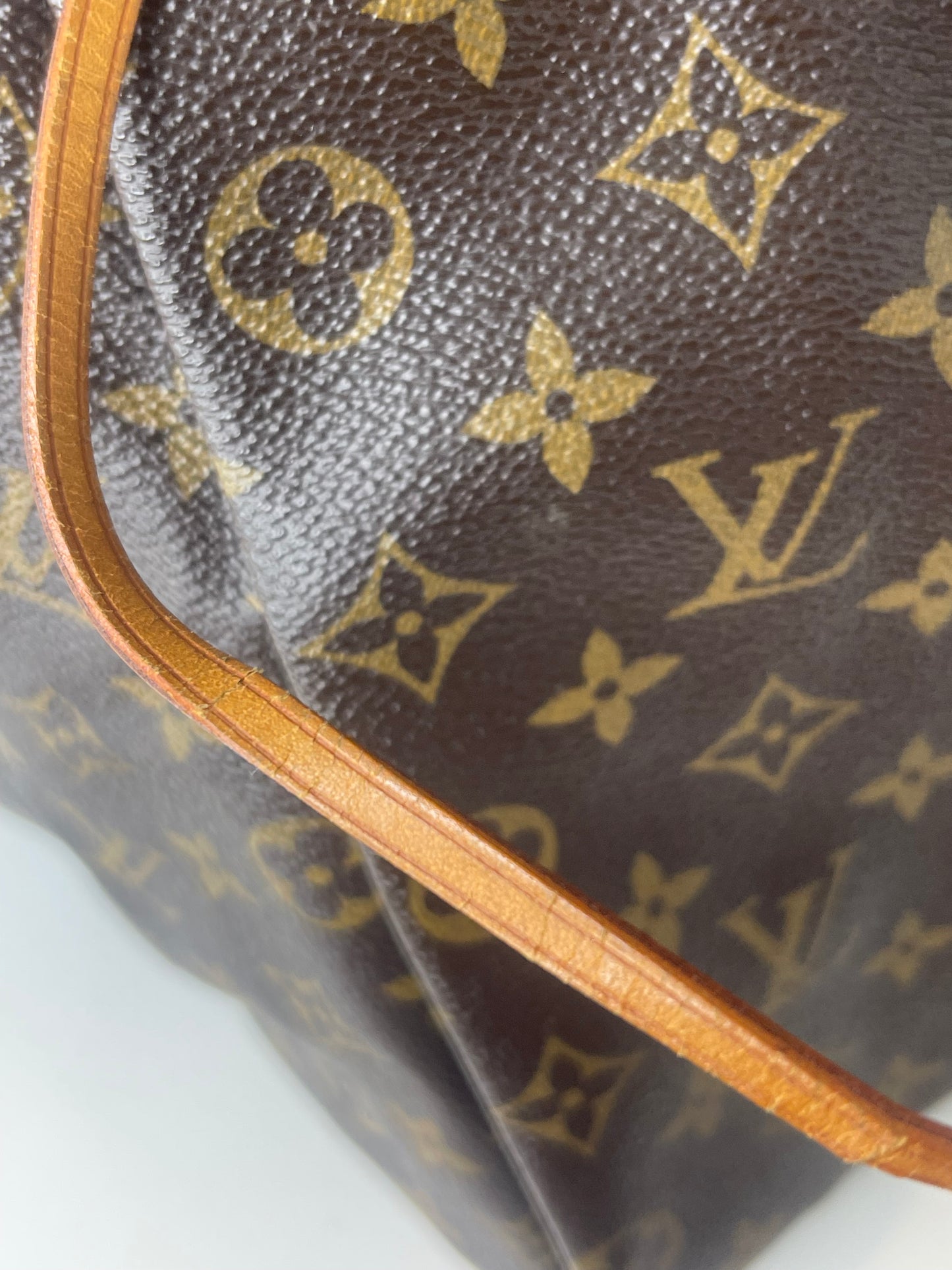 Preowned Louis Vuitton Monogram Artsy MM