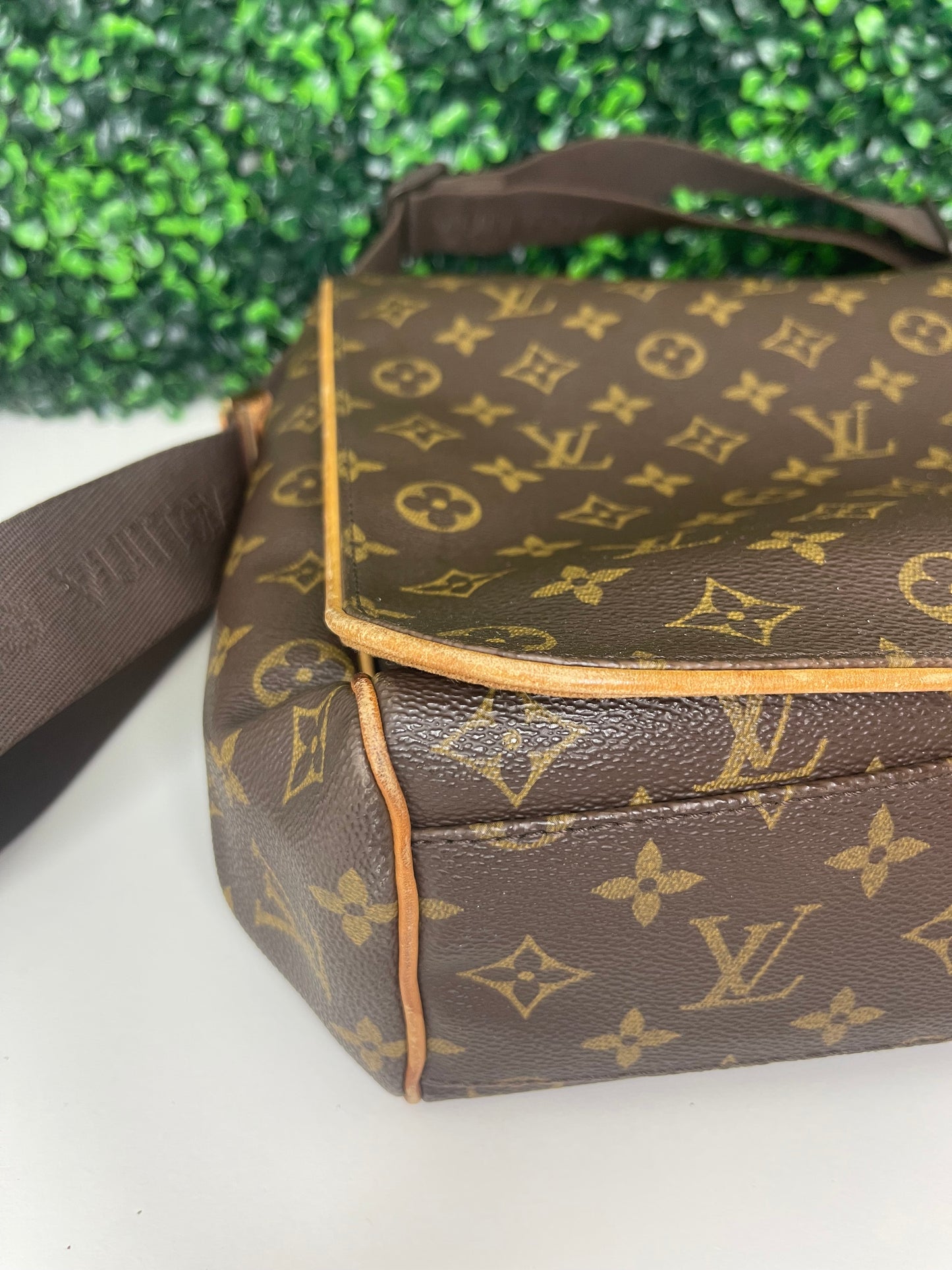 Louis Vuitton Abbesses Messenger Bag