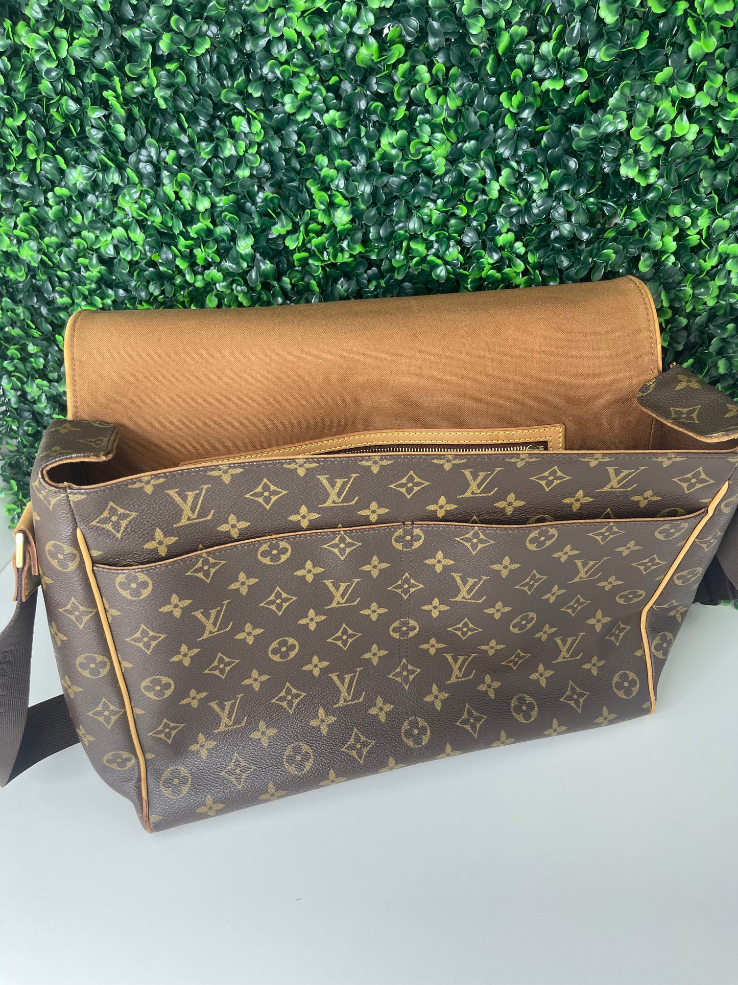 Louis Vuitton Abbesses Messenger Bag