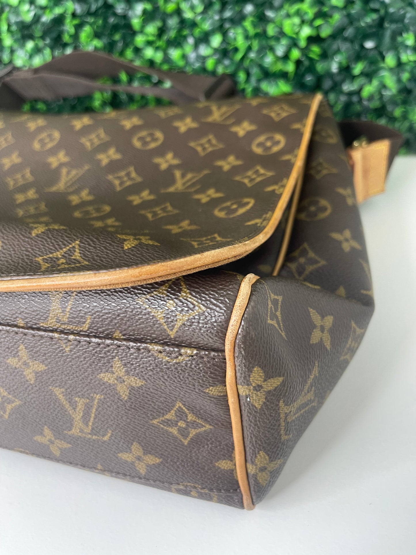 Louis Vuitton Abbesses Messenger Bag