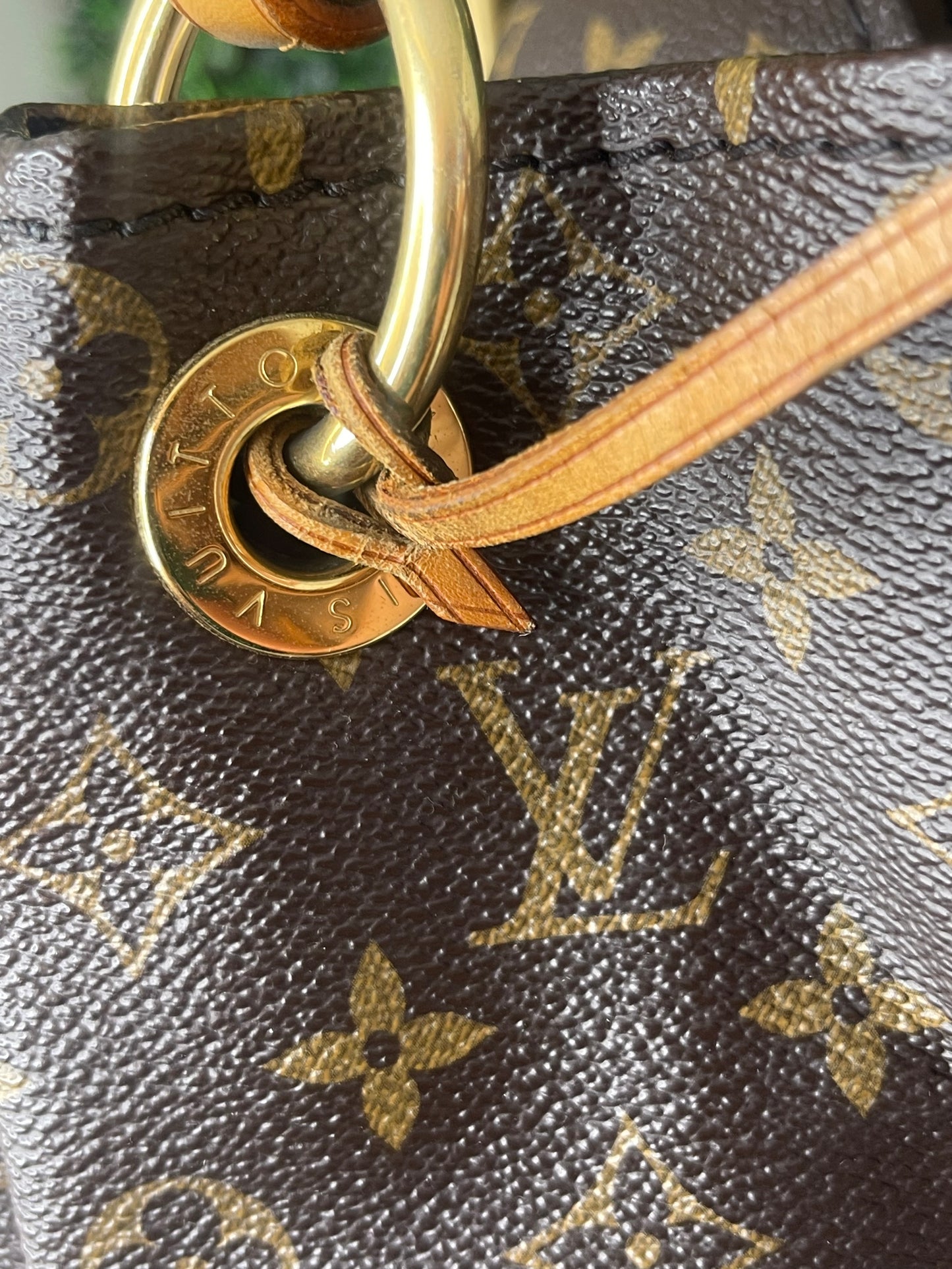 Preowned Louis Vuitton Monogram Artsy MM