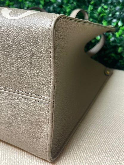 Preowned Louis Vuitton OnTheGo MM Dove/Cream